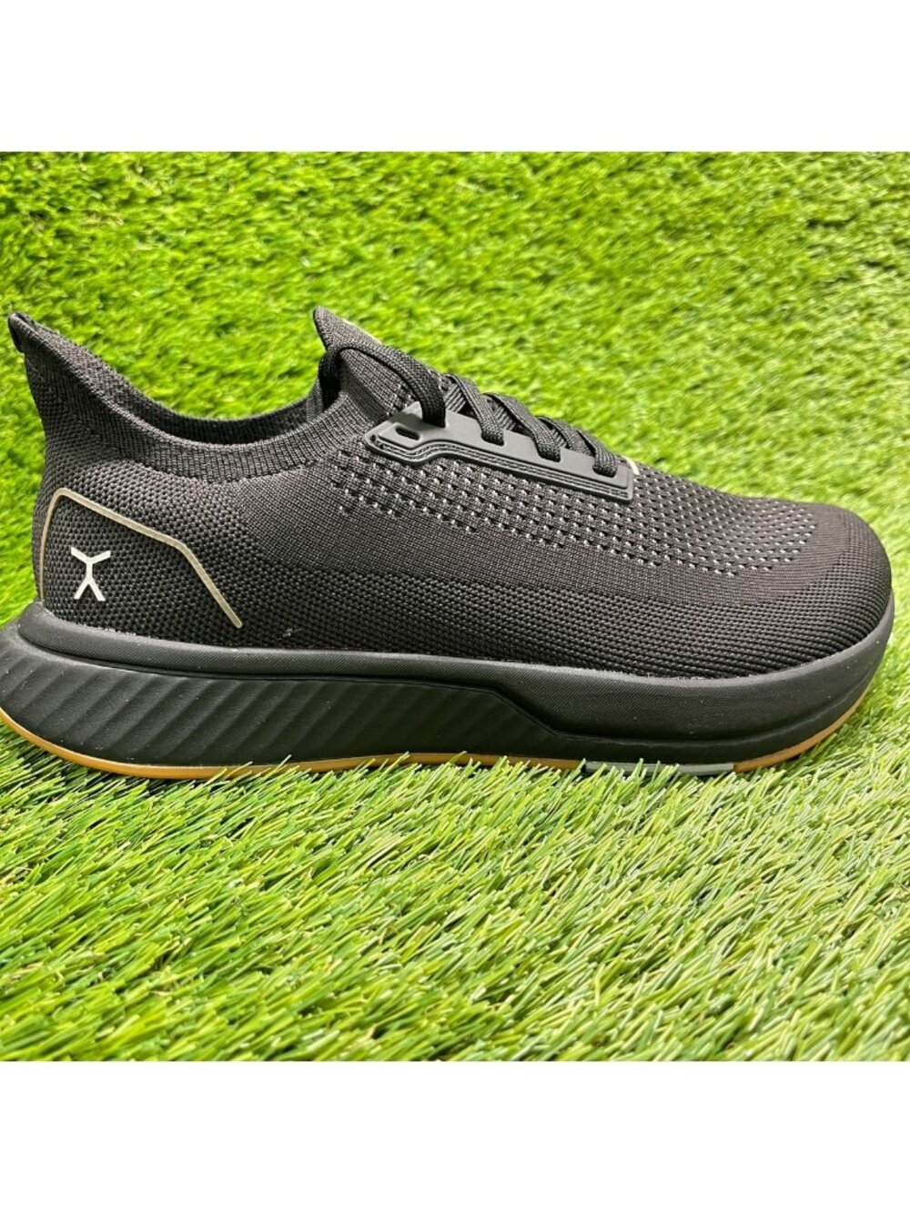 Flux Footwear Adapt Runner Black Gum Womens Size 8.5 Athletic Shoes Sneakers